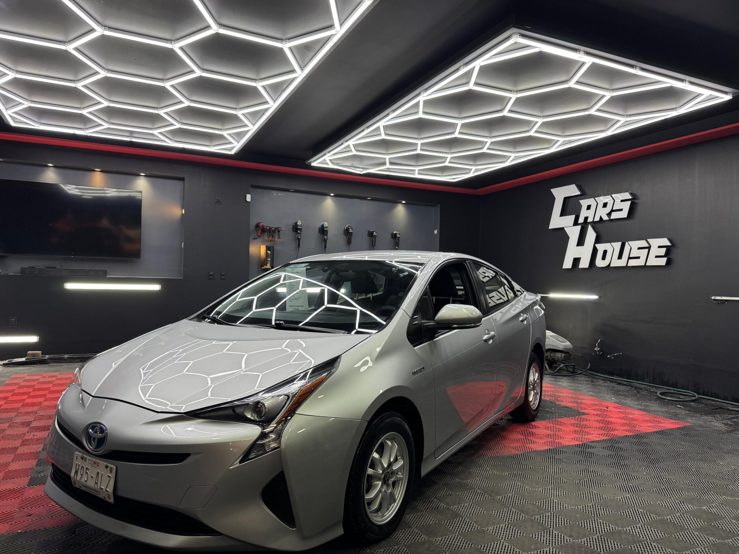 Toyota Prius 2016 - Image 1