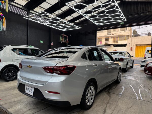 Chevrolet Onix LS B 2022 - Image 3