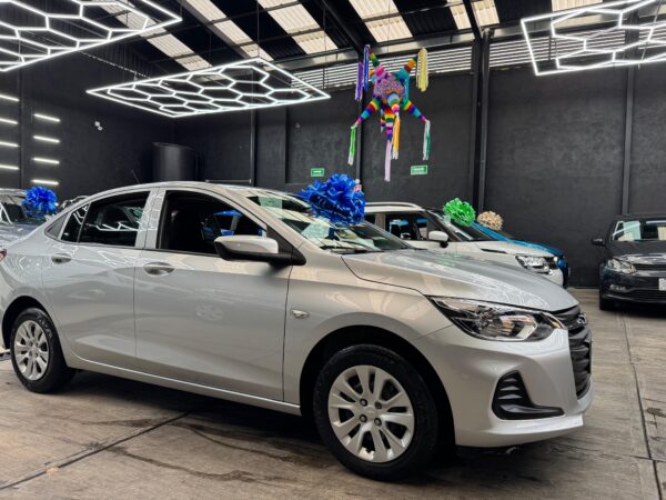 Chevrolet Onix LS B 2022 - Image 2