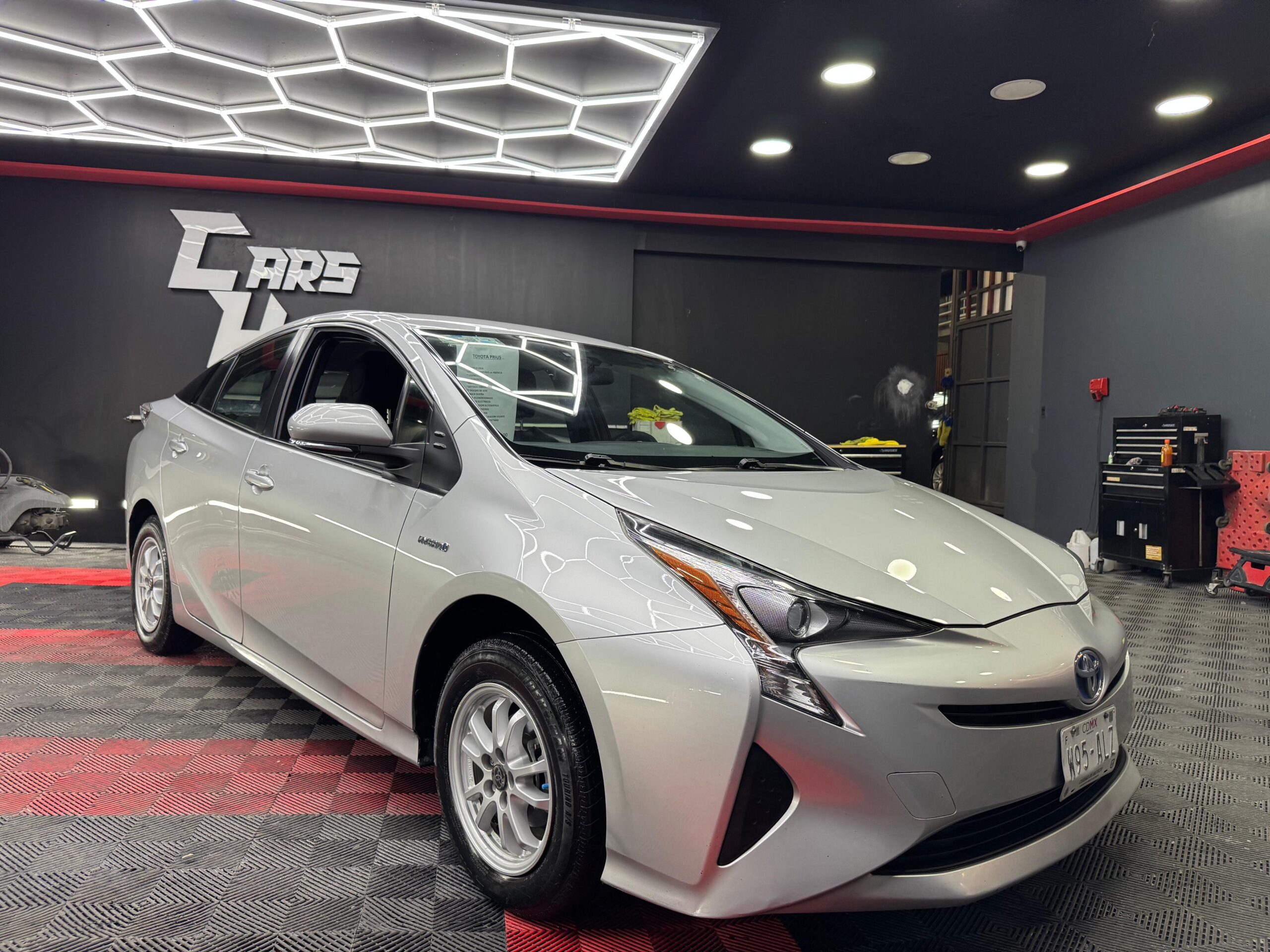 Toyota Prius 2016 - Image 2
