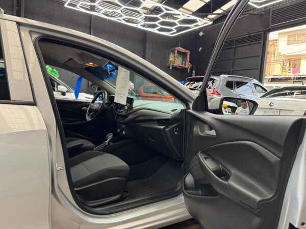 Chevrolet Onix LS B 2022 - Image 6