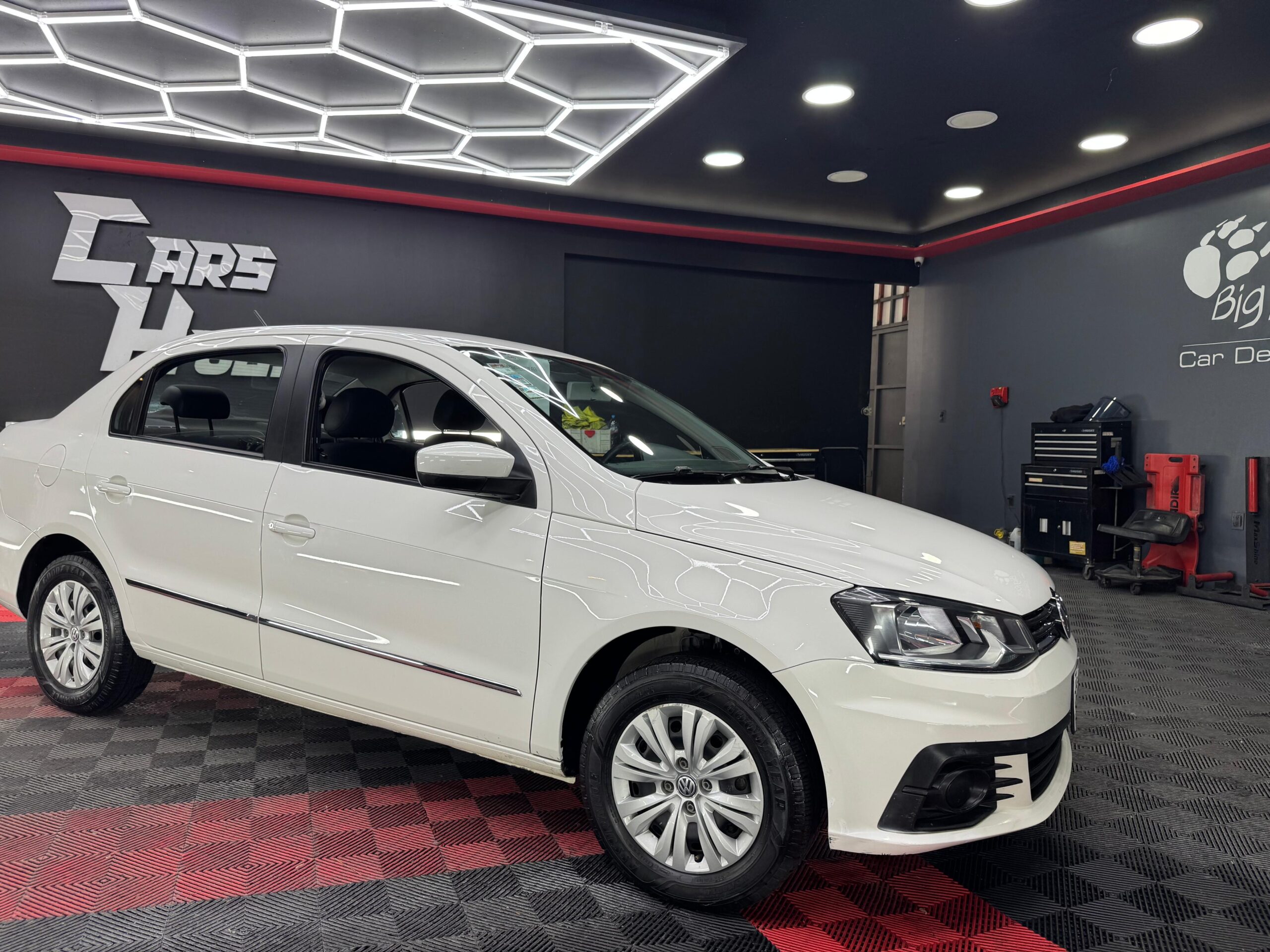 Volkswagen Gol Sedan 2017 - Image 2