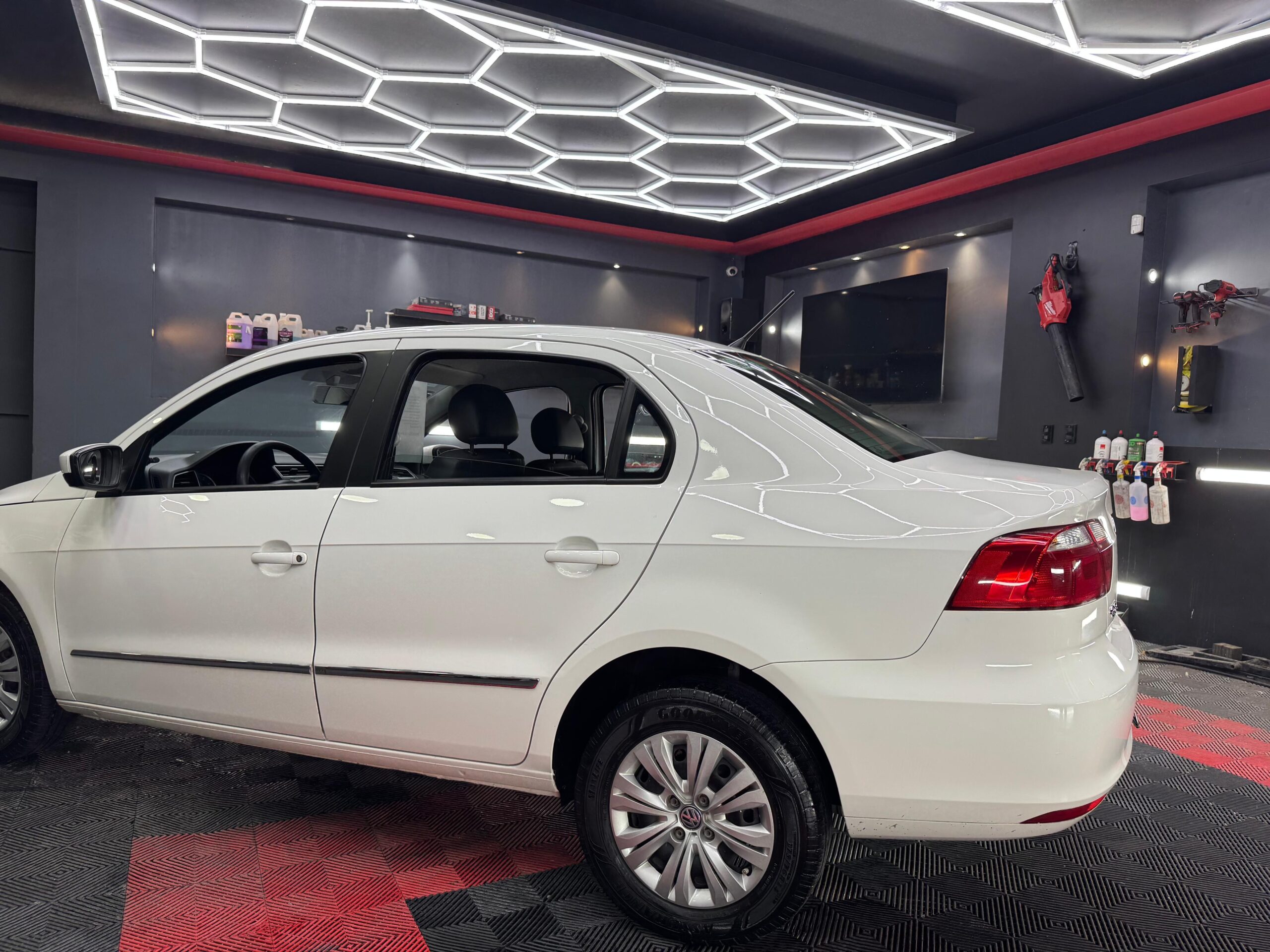 Volkswagen Gol Sedan 2017 - Image 4