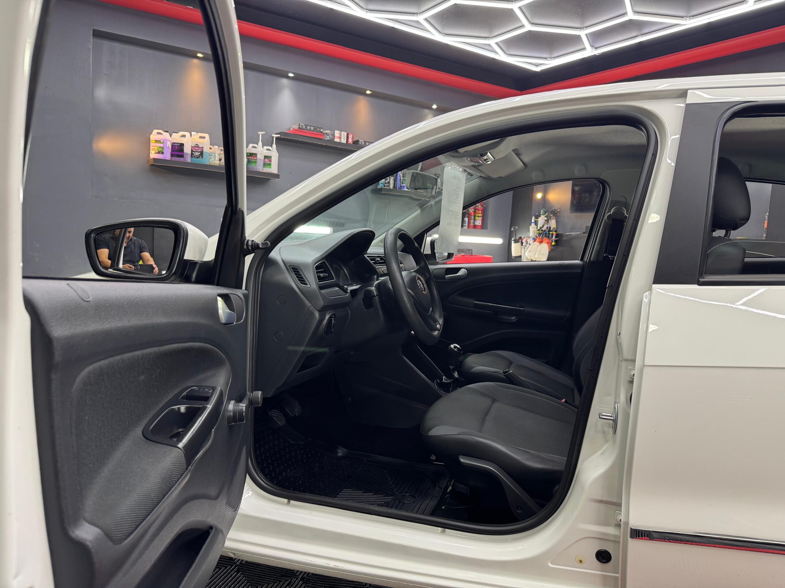 Volkswagen Gol Sedan 2017 - Image 5