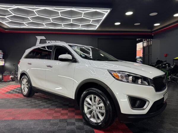 KIA SORENTO LX 2017 - Image 2