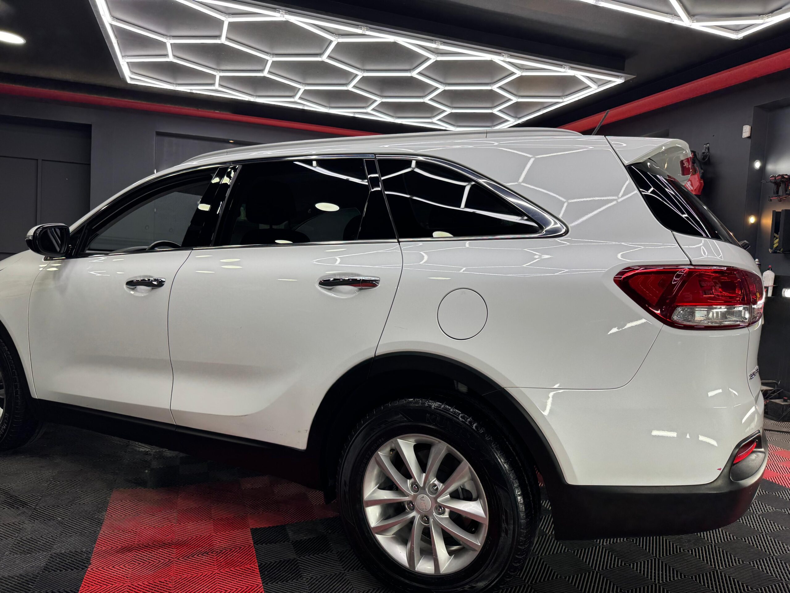 KIA SORENTO LX 2017 - Image 4