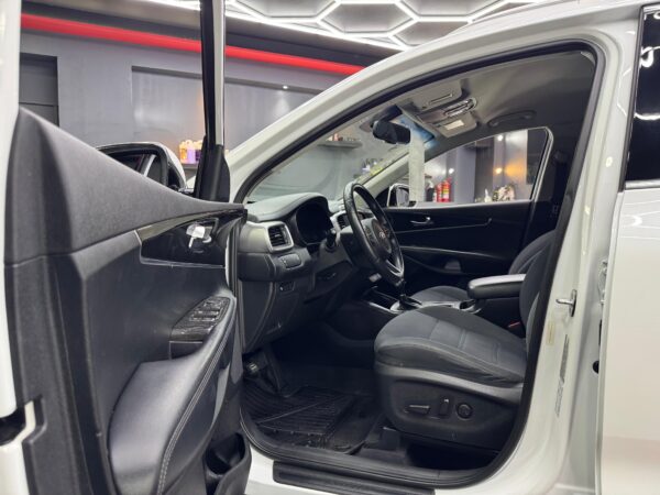 KIA SORENTO LX 2017 - Image 5