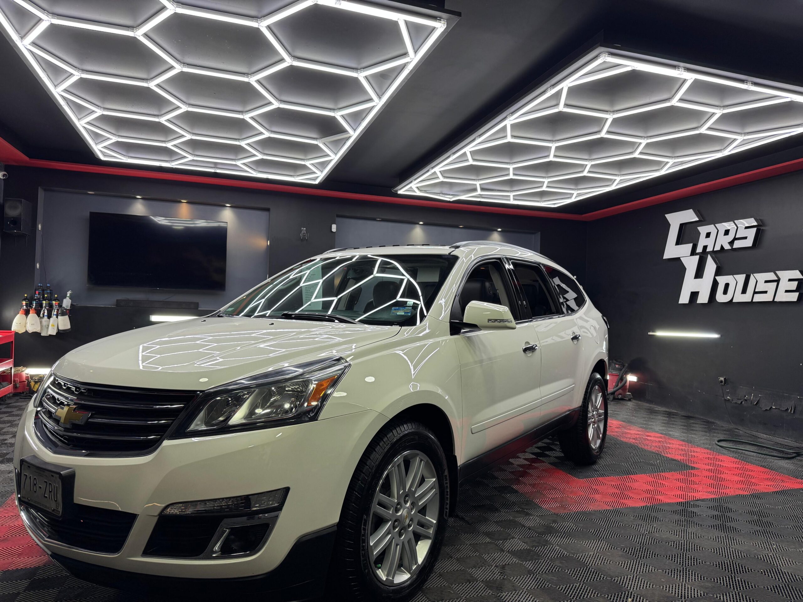 CHEVROLET TRAVERS 2014 - Image 1