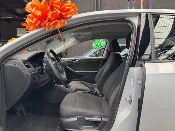 VOLKSWAGEN JETTA  TRENDLINE  2018 - Image 5