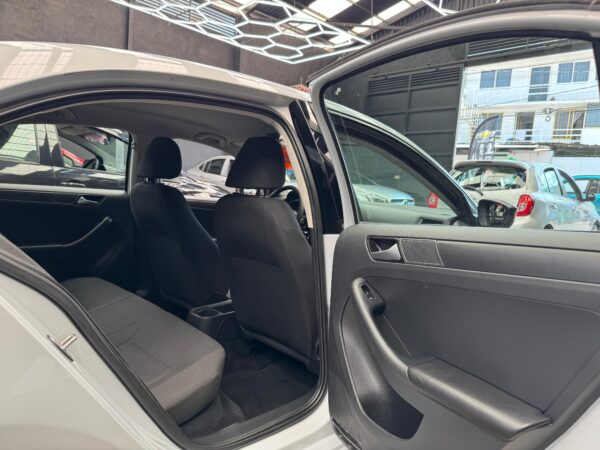 VOLKSWAGEN JETTA  TRENDLINE  2018 - Image 8