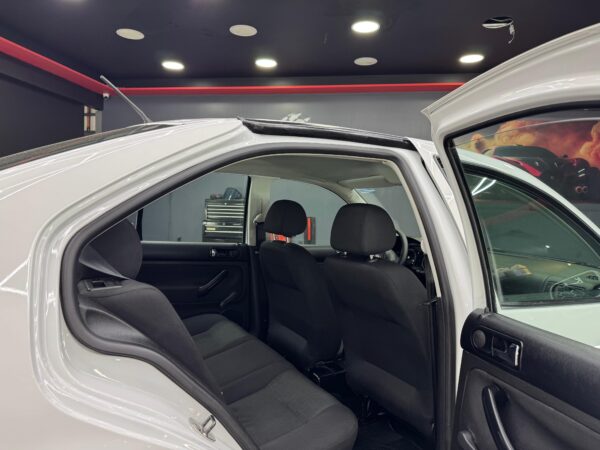 VOLKSWAGEN JETTA  Clásico  2014 - Image 8