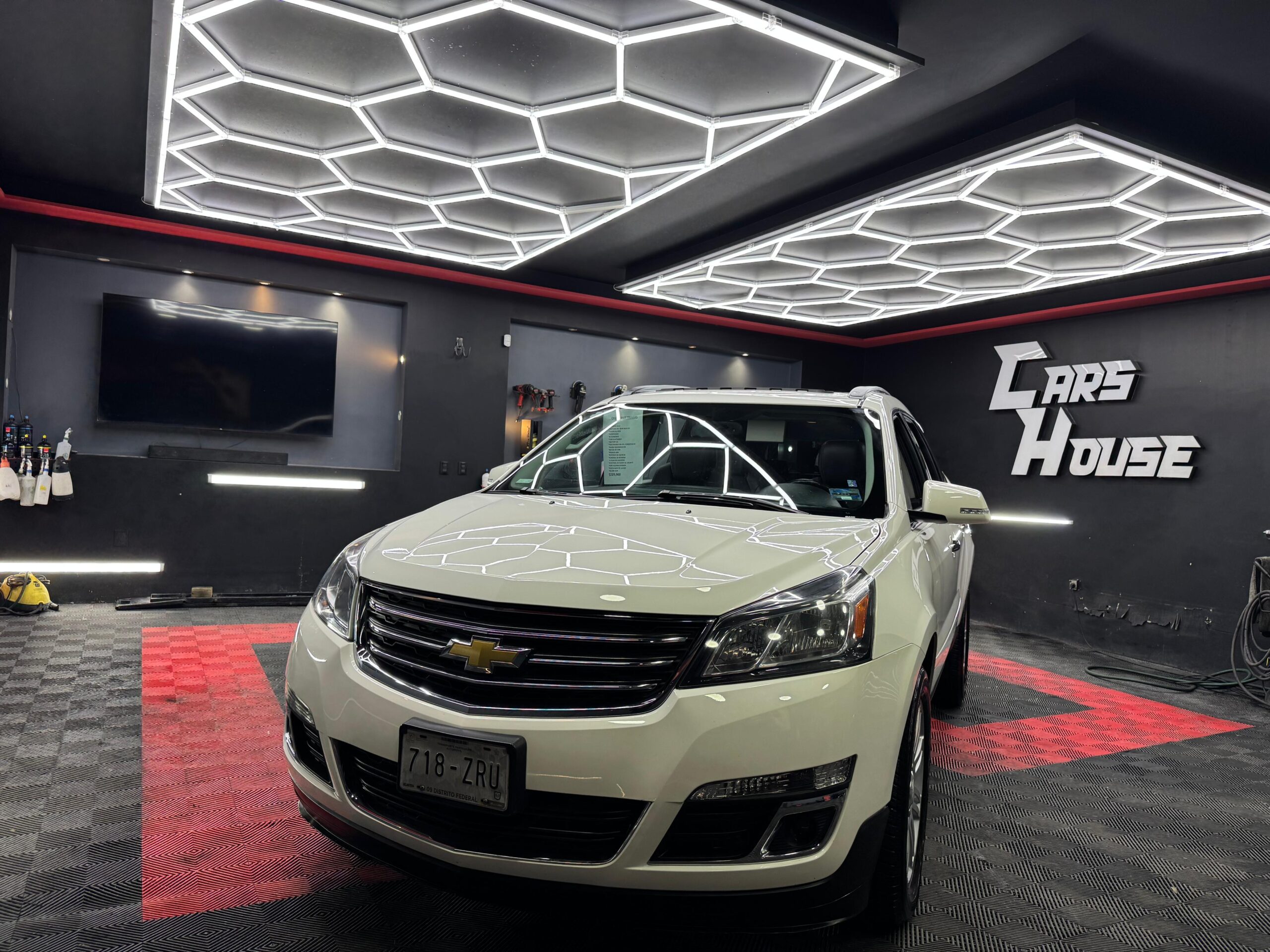 CHEVROLET TRAVERS 2014 - Image 2