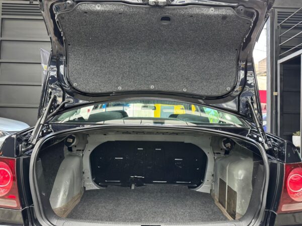 VOLKSWAGEN JETTA CLÁSICO CL 2014 - Image 9