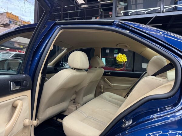 VOLKSWAGEN JETTA CLÁSICO CL 2013 - Image 6