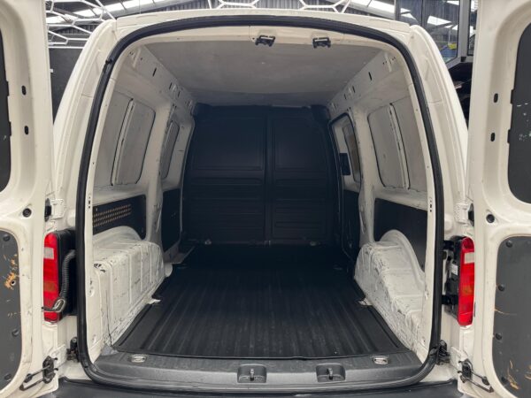 VOLKSWAGEN CADDY MAXI FURGÓN  2020 - Image 10