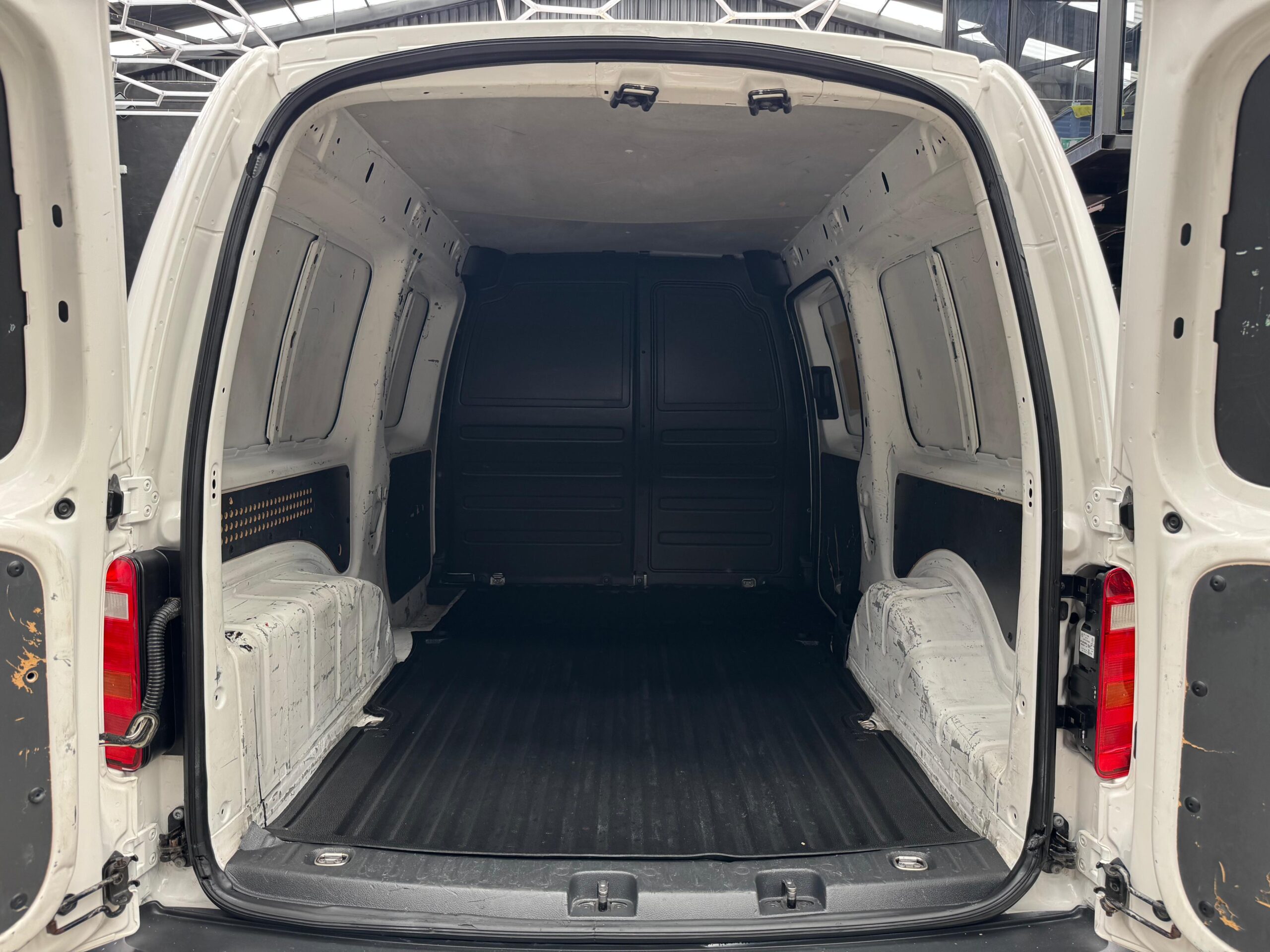 VOLKSWAGEN CADDY MAXI FURGÓN  2020 - Image 10