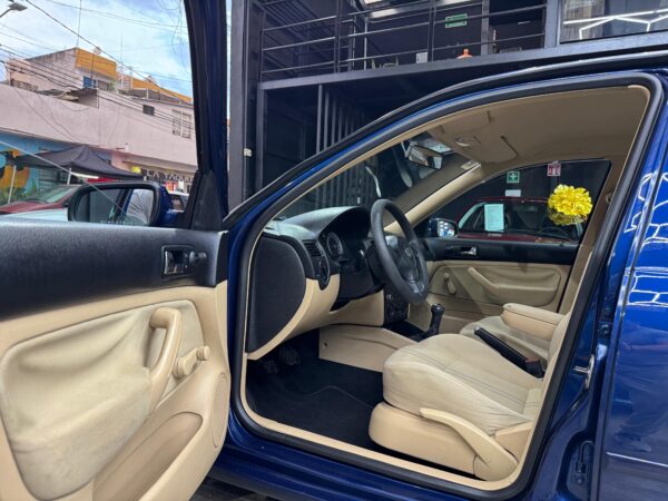 VOLKSWAGEN JETTA CLÁSICO CL 2013 - Image 5