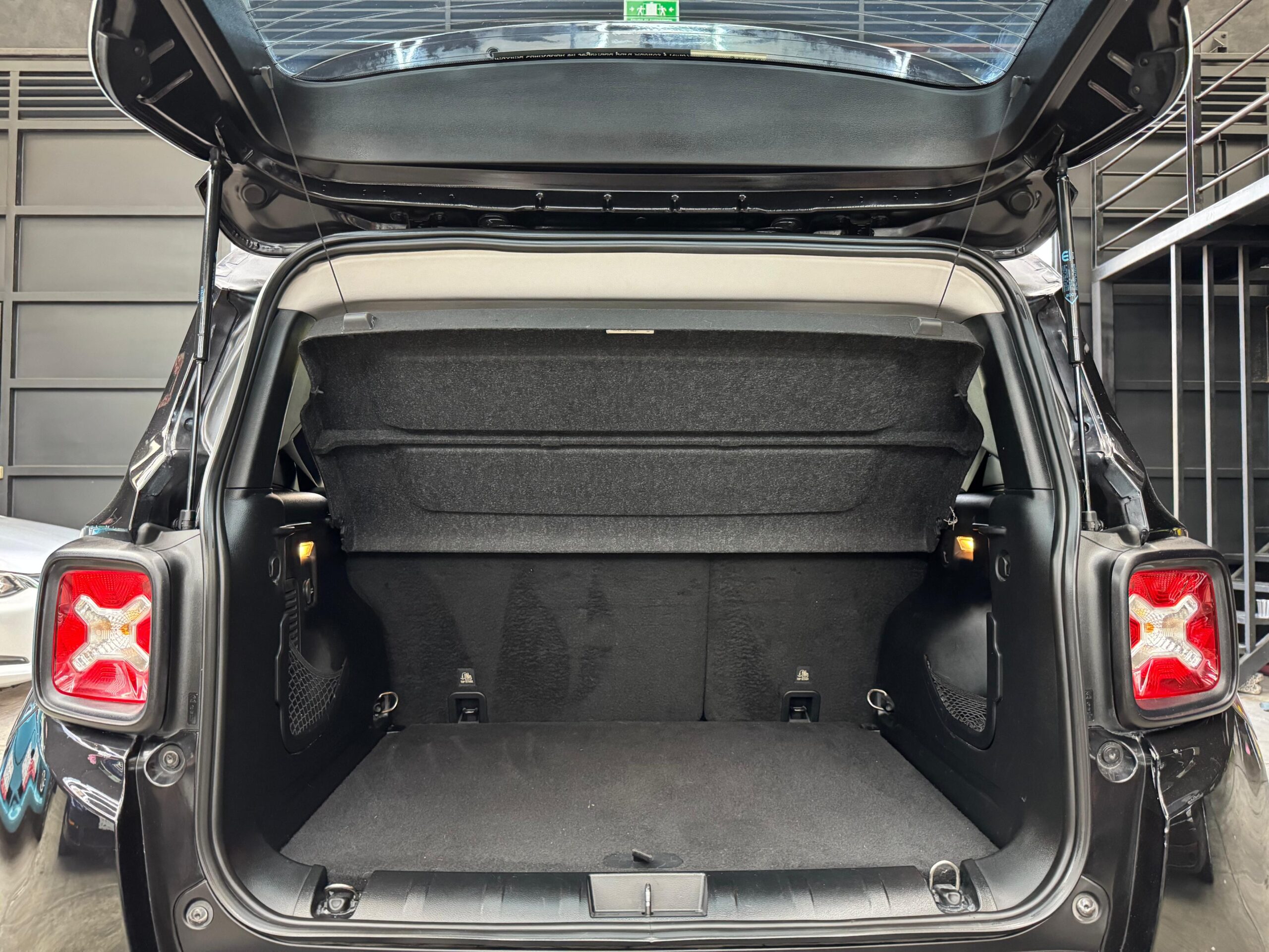 JEEP RENEGADE LATITUDE 2017 - Image 9