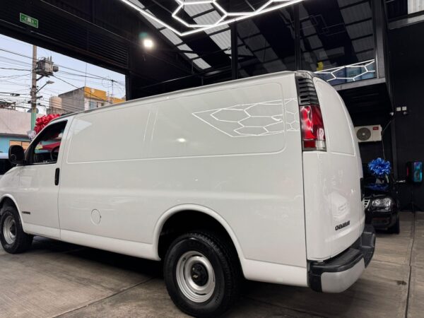 CHEVROLET EXPRESS CARGO VAN  2002 - Image 2