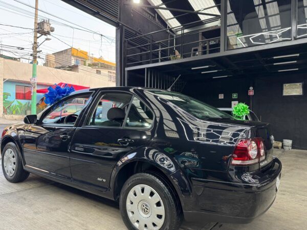 VOLKSWAGEN JETTA CLÁSICO CL 2014 - Image 2