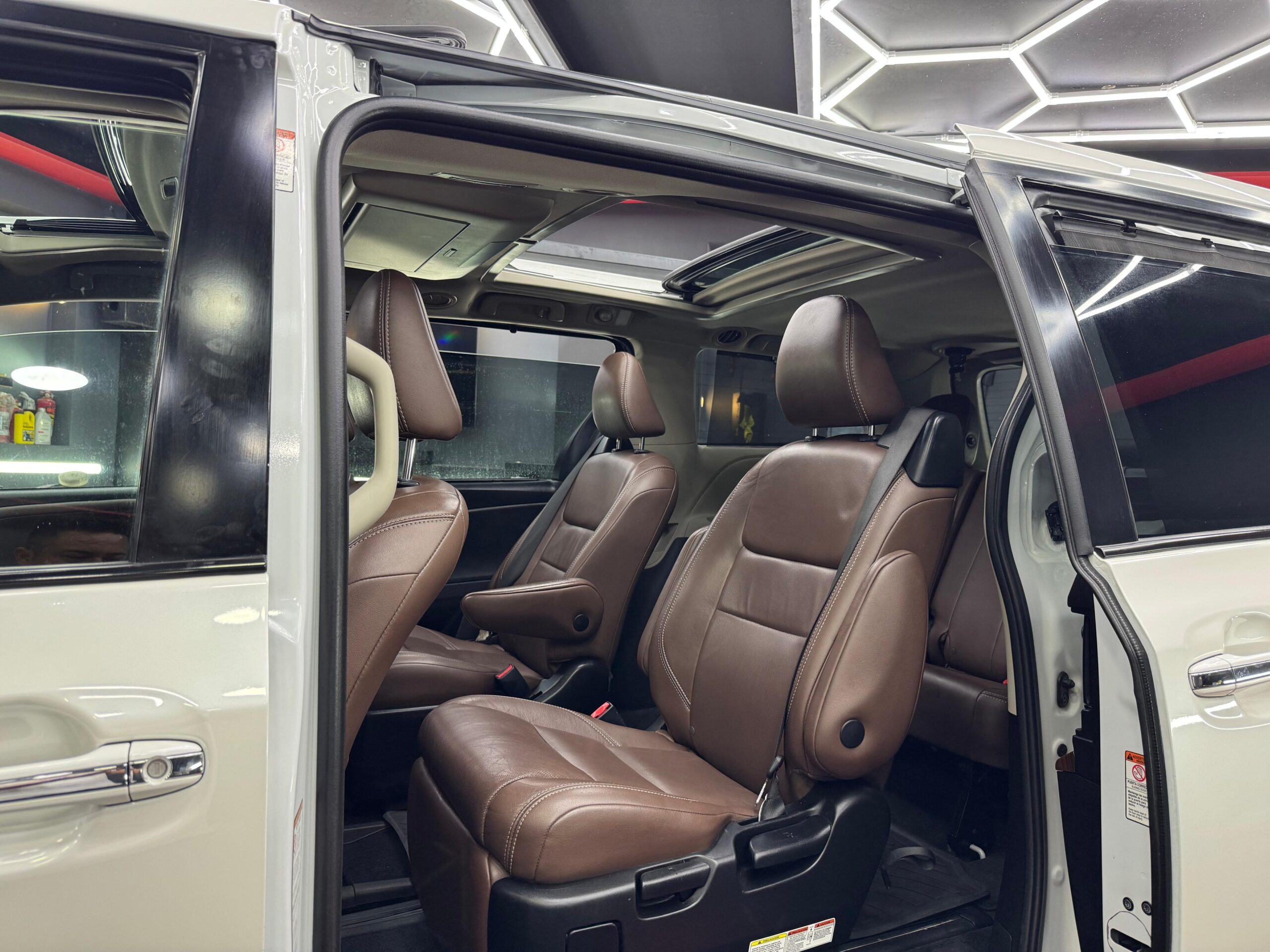 TOYOTA SIENNA LIMITED  2018 - Image 8