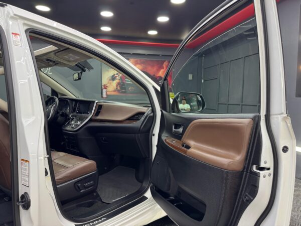 TOYOTA SIENNA LIMITED  2018 - Image 6