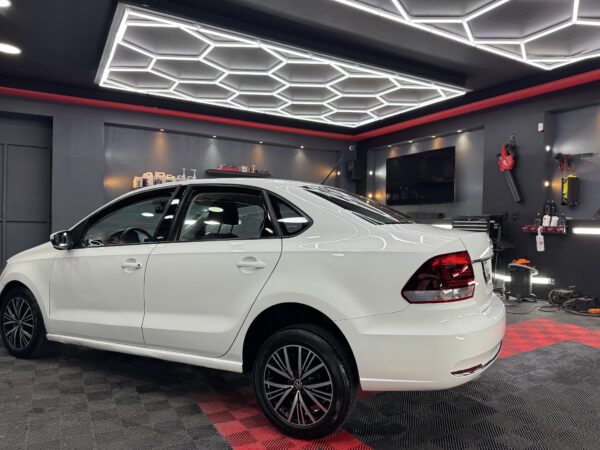 VOLKSWAGEN VENTO  CONFORTLINE  2017 - Image 4