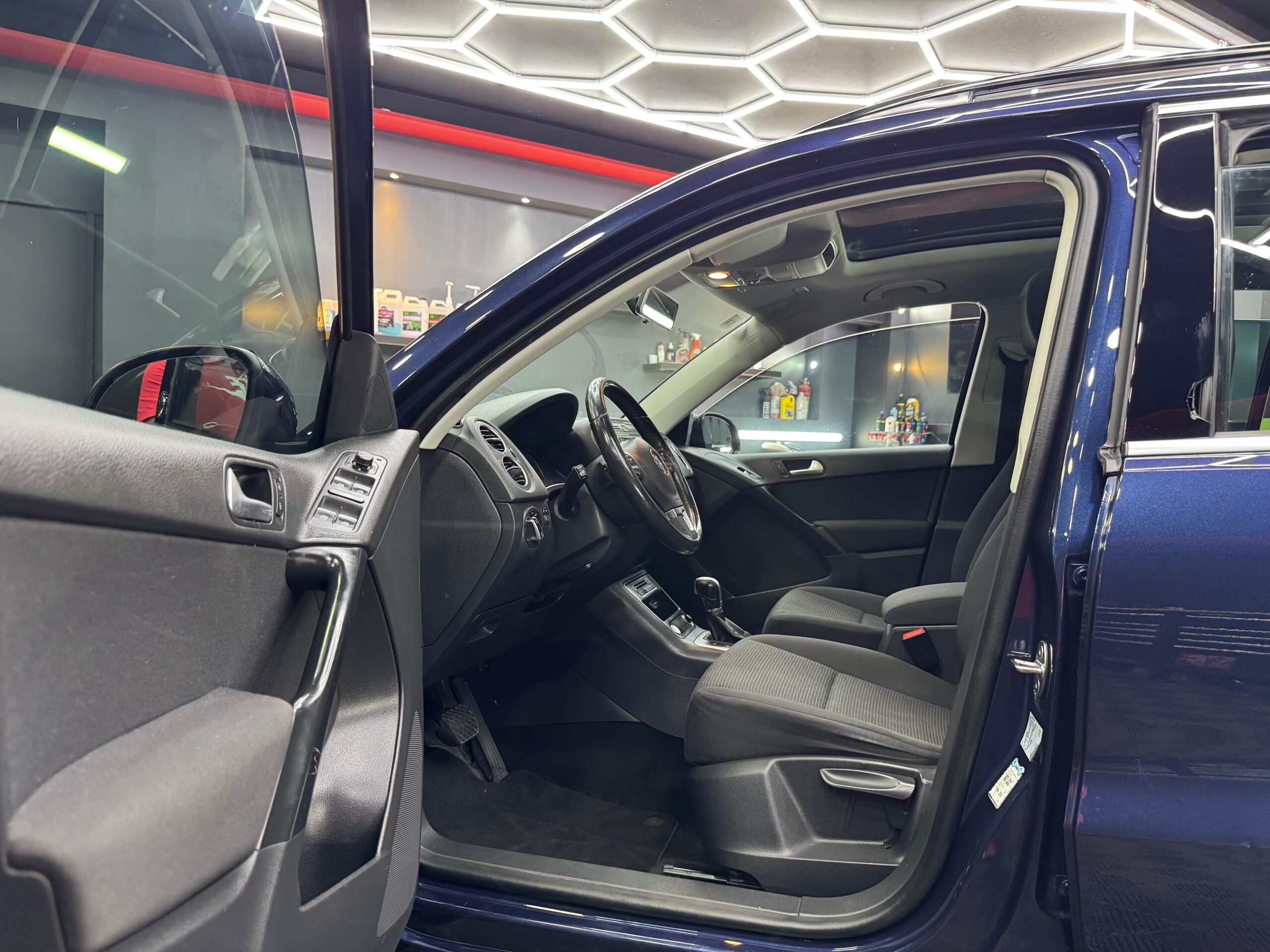 VOLKSWAGEN TIGUAN  WOLFSBURG  2017 - Image 5
