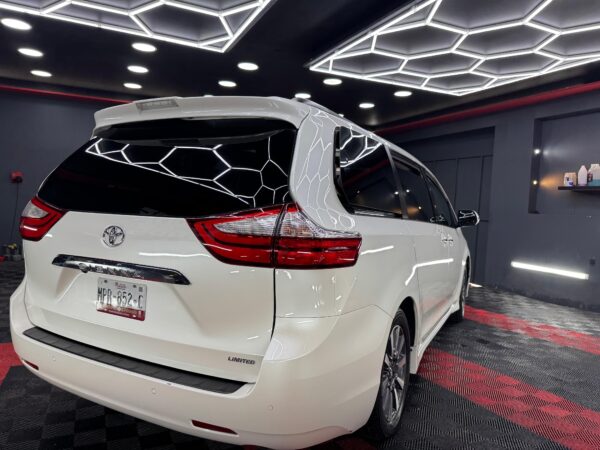 TOYOTA SIENNA LIMITED  2018 - Image 3