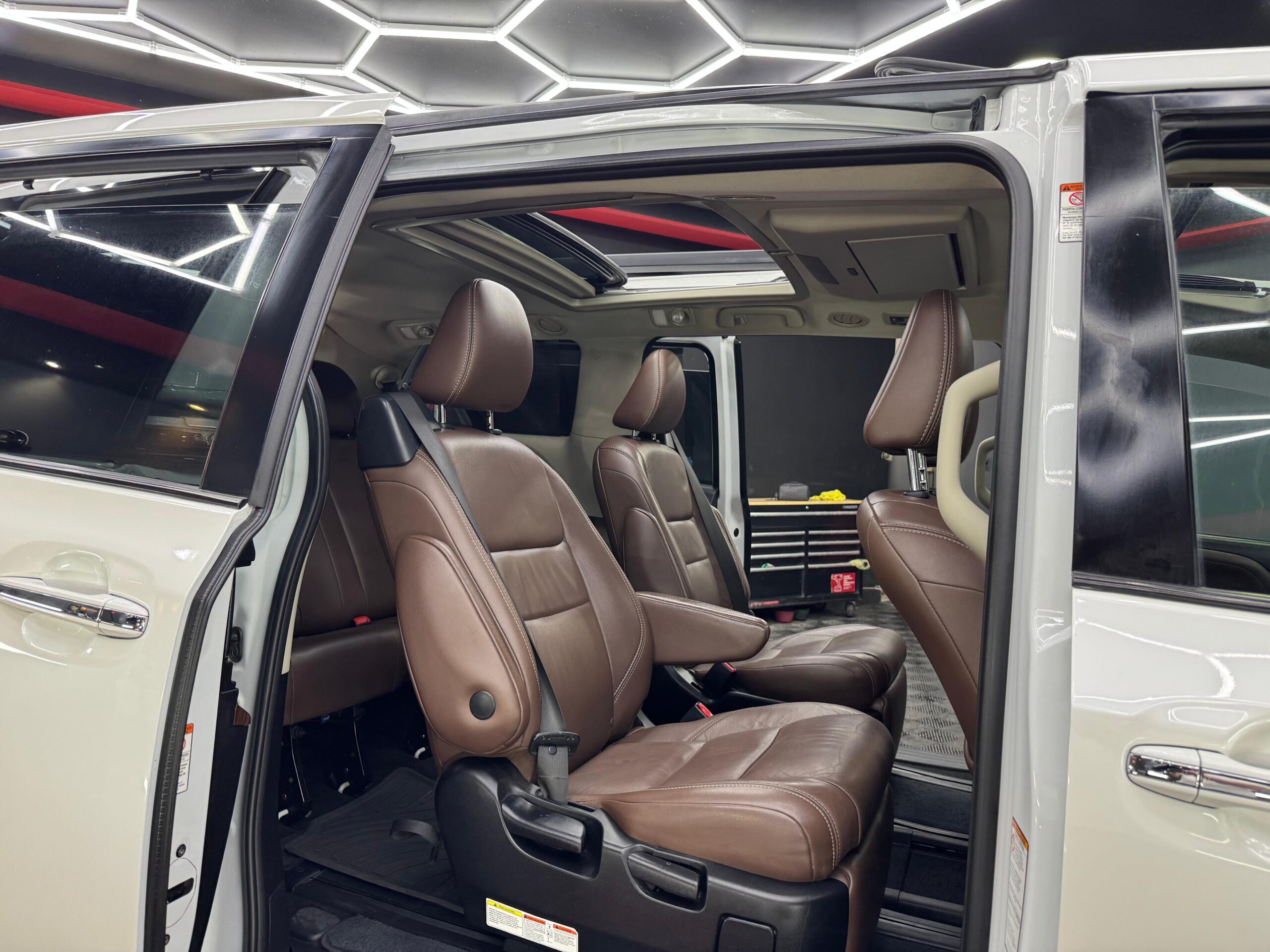 TOYOTA SIENNA LIMITED  2018 - Image 7