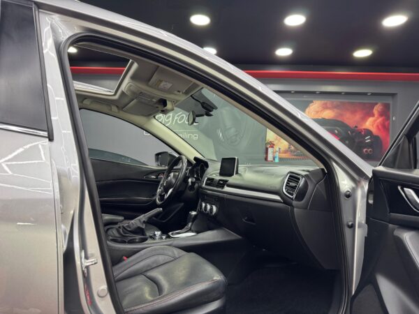 MAZDA 3  S 2015 - Image 6