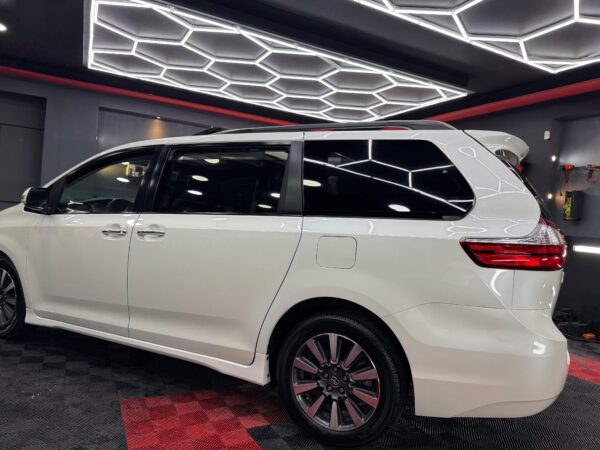 TOYOTA SIENNA LIMITED  2018 - Image 4