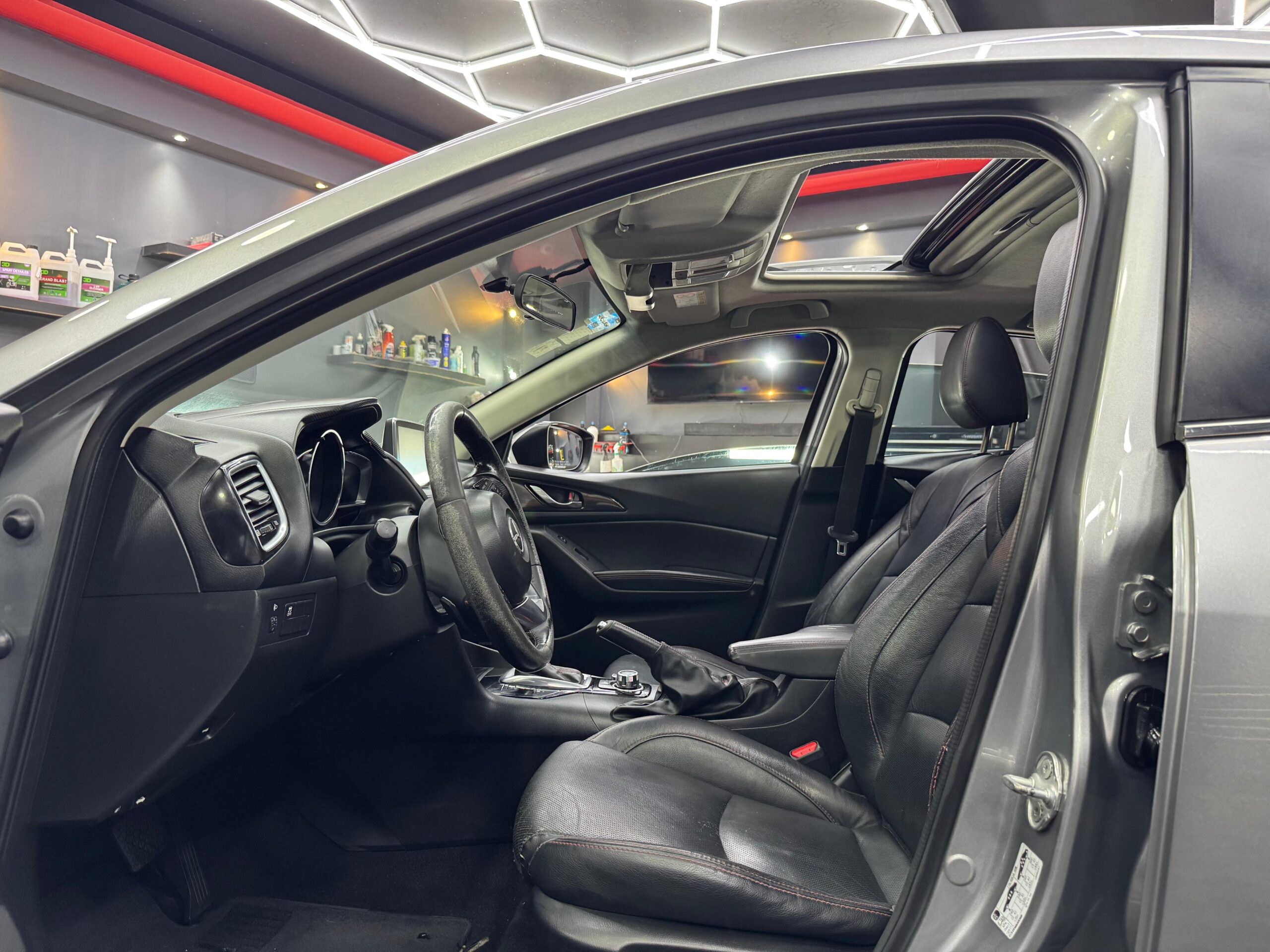 MAZDA 3  S 2015 - Image 5
