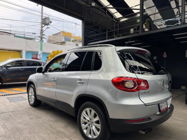 VOLKSWAGEN TIGUAN TRACK & FUN 2011 - Image 2