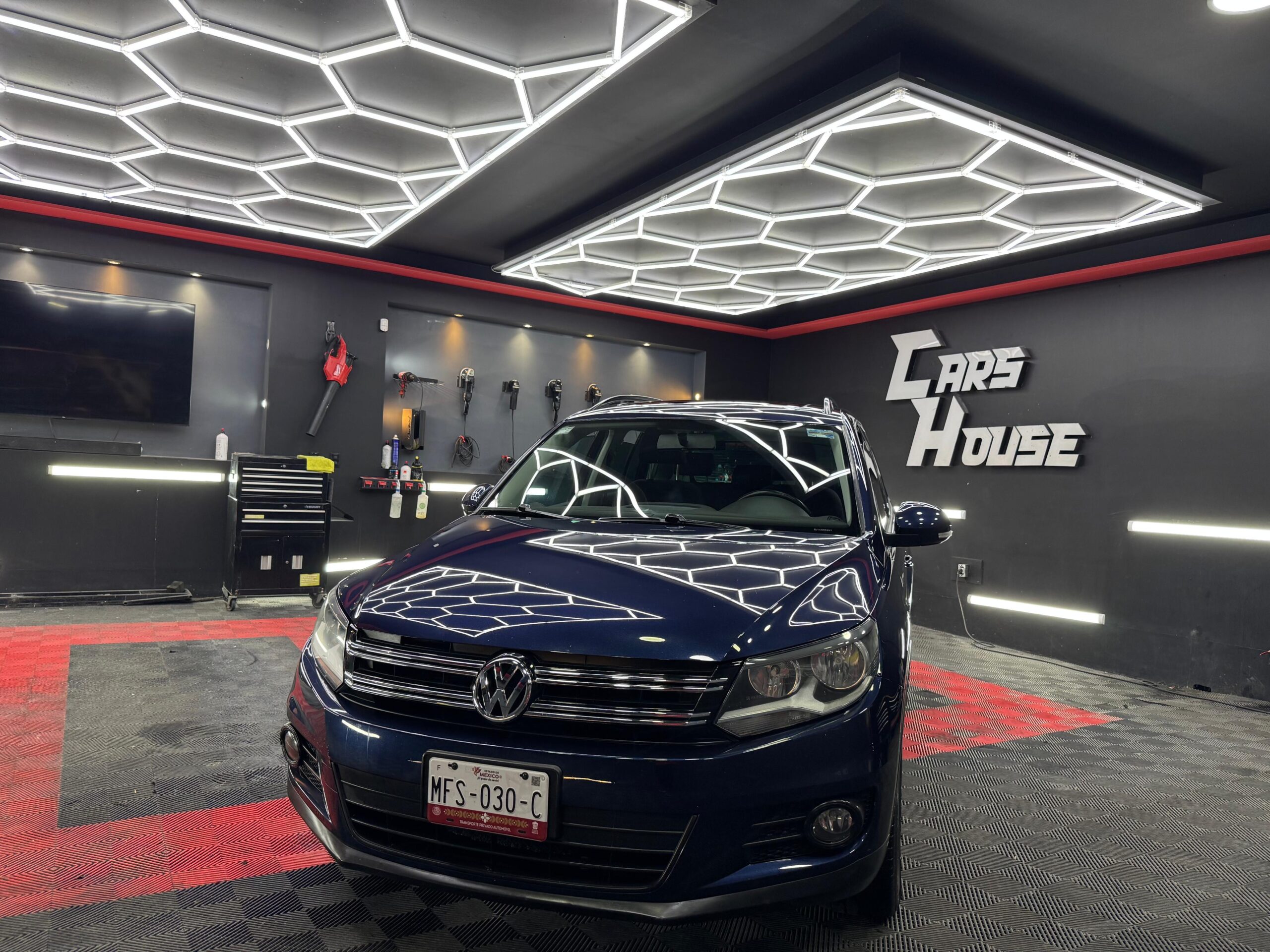 VOLKSWAGEN TIGUAN  WOLFSBURG  2017 - Image 1