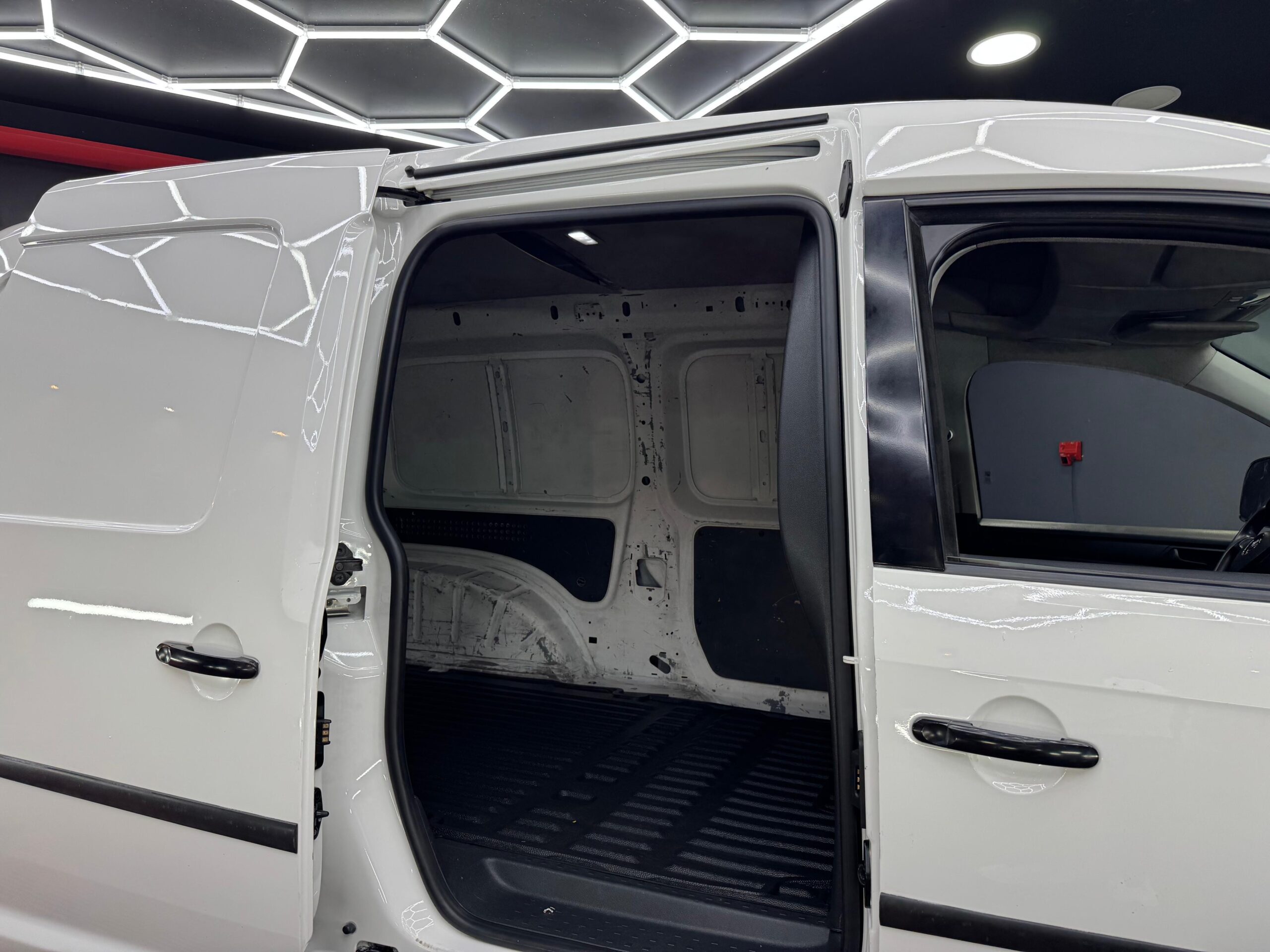 VOLKSWAGEN CADDY MAXI FURGÓN  2020 - Image 7