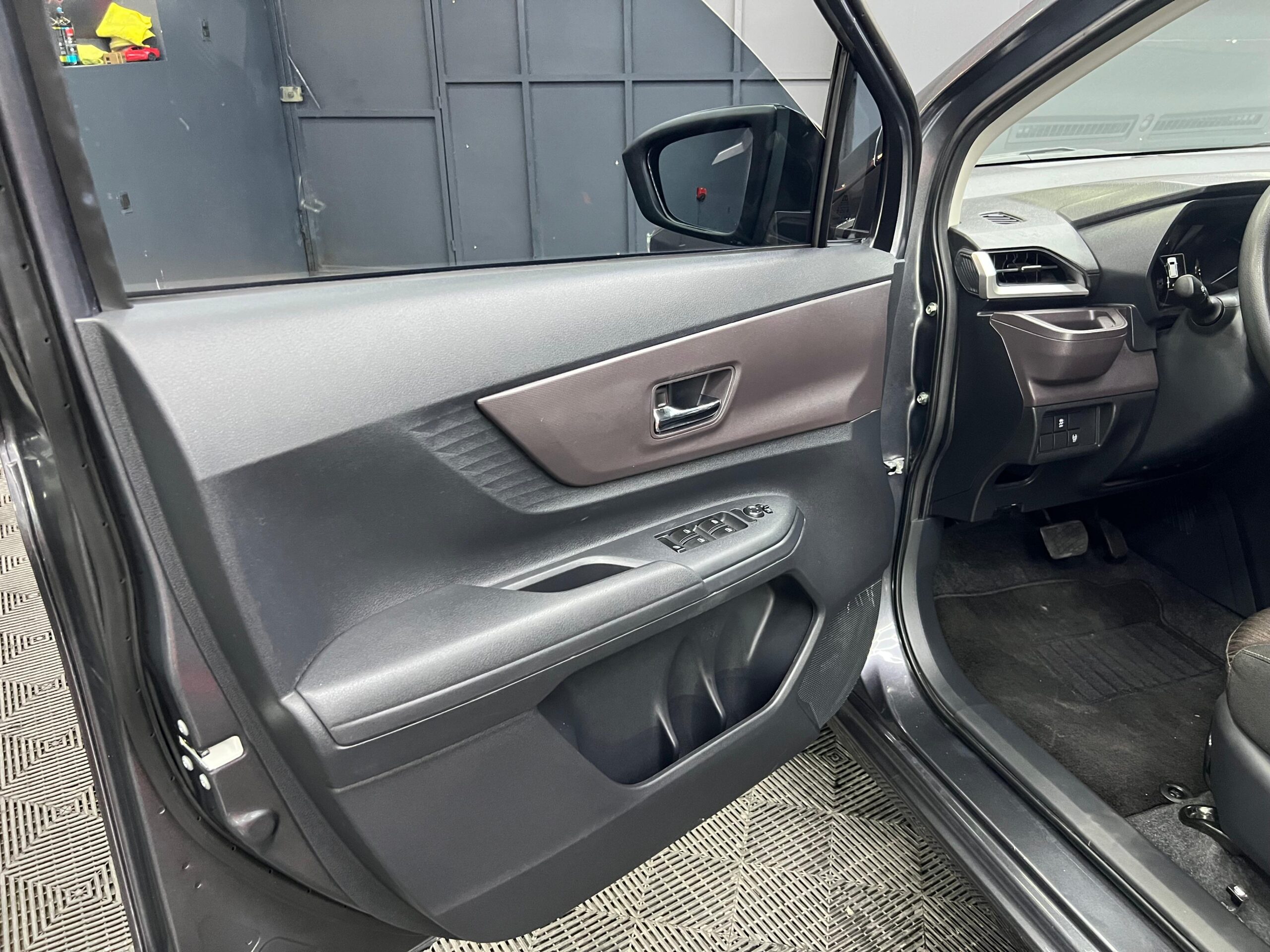 TOYOTA AVANZA  XLE 2023 - Image 6
