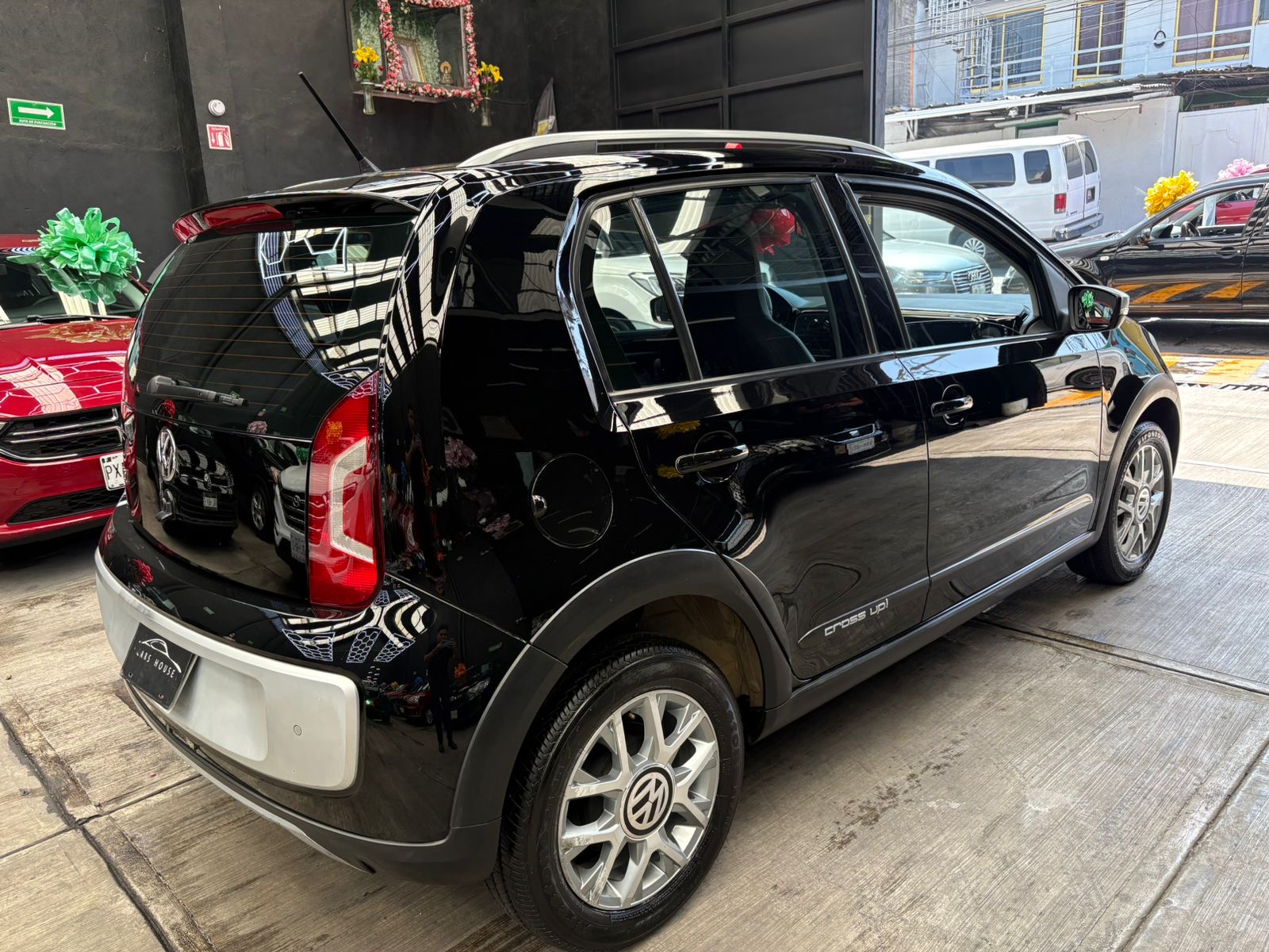 VOLKSWAGEN CROSS UP 2017 - Image 3