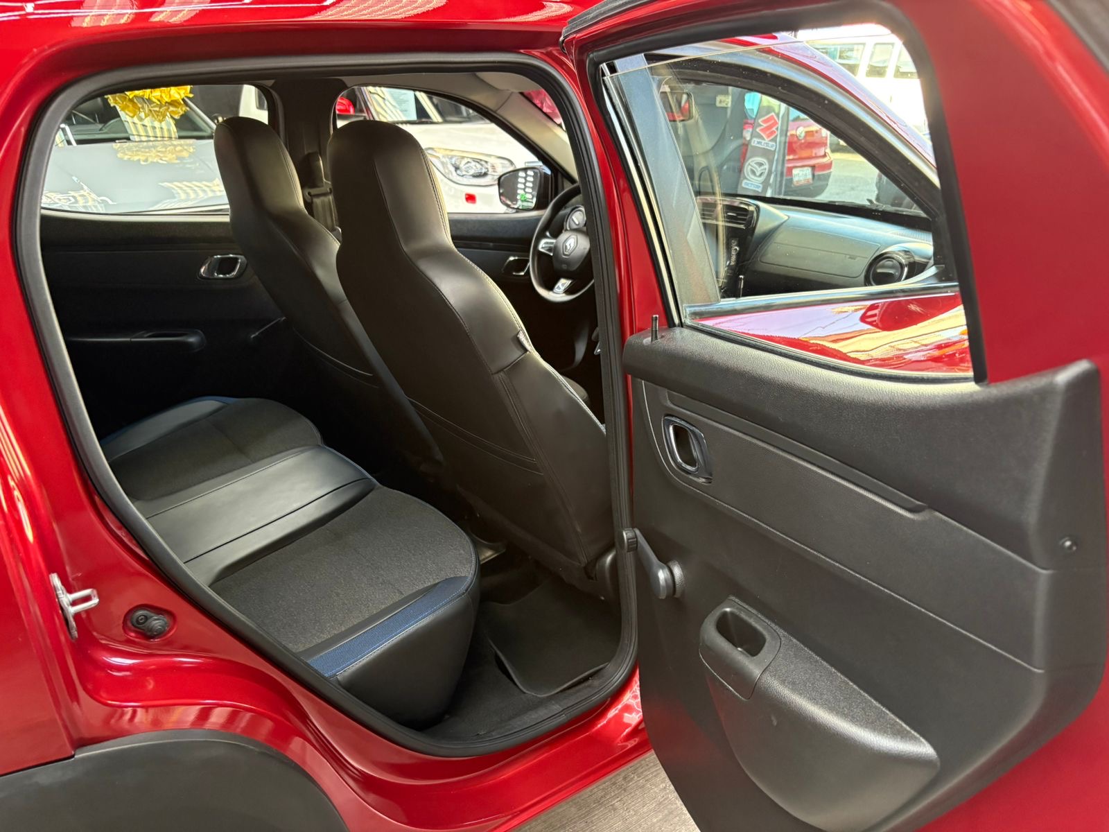 RENAULT KWID ICONIC 2024 - Image 8
