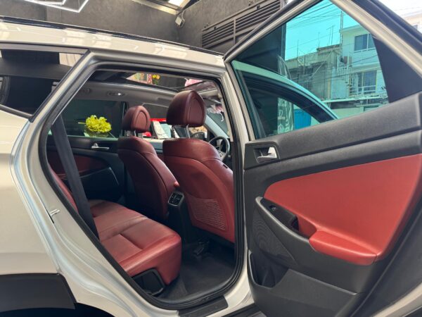 HYUNDAI TUCSON LIMITED TECH NAVI 2018 - Image 8