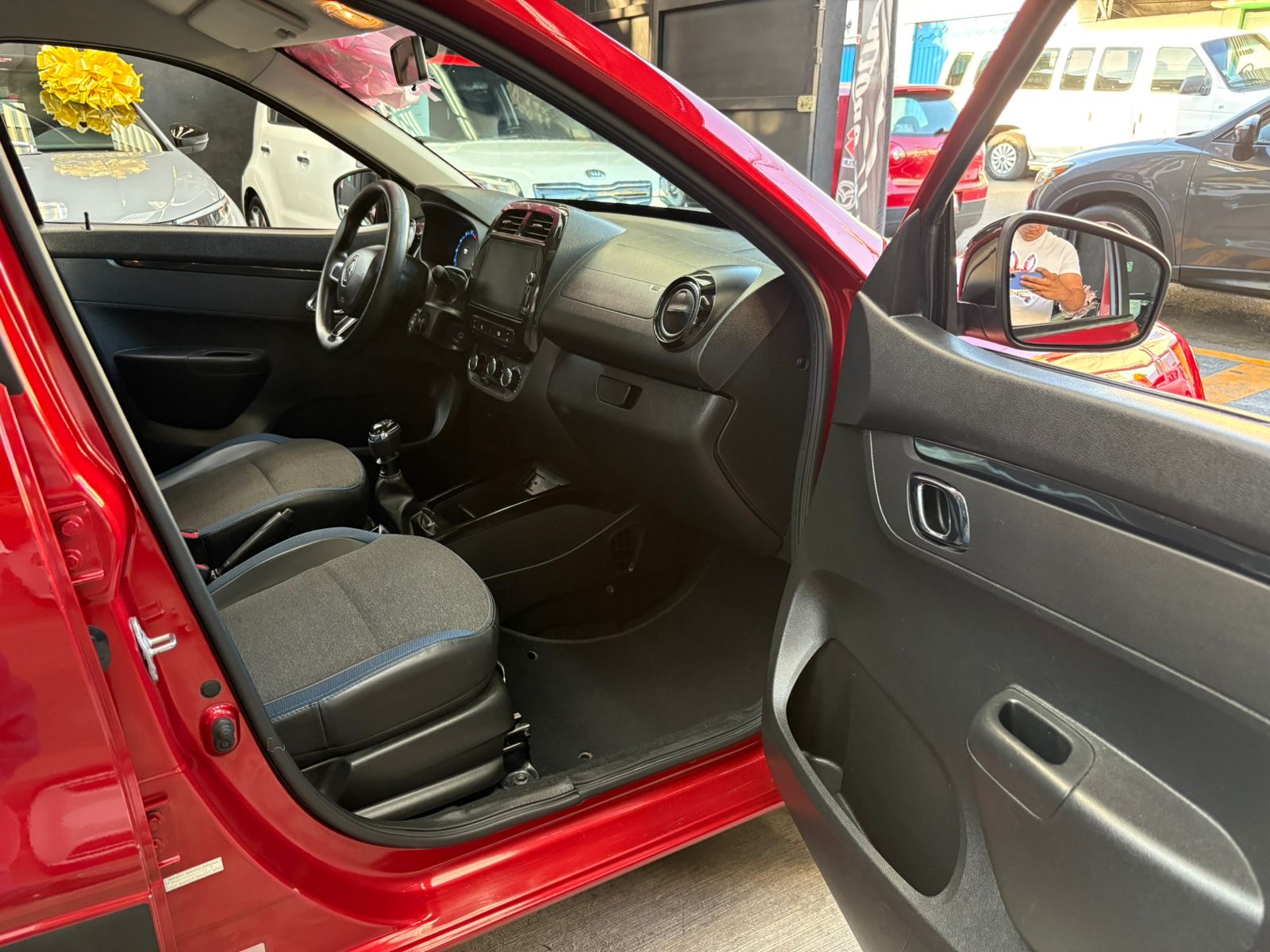 RENAULT KWID ICONIC 2024 - Image 7