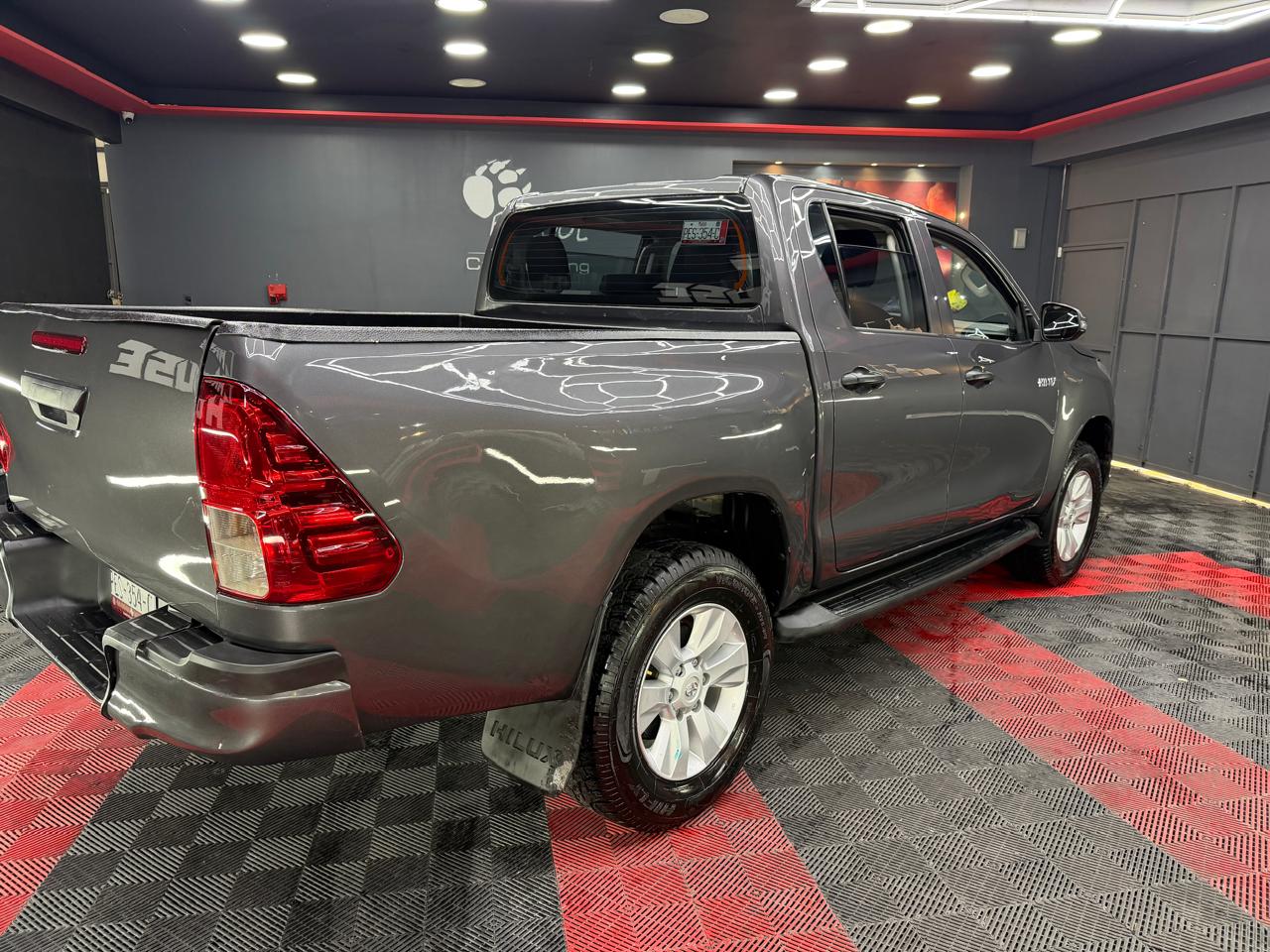 TOYOTA HILUX  TRUCK  2020 - Image 3