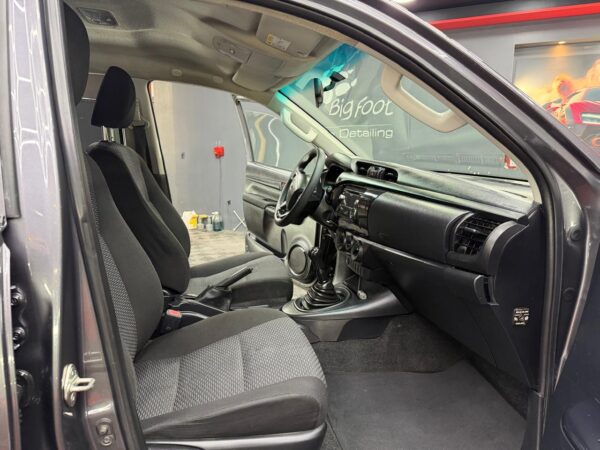 TOYOTA HILUX  TRUCK  2020 - Image 6