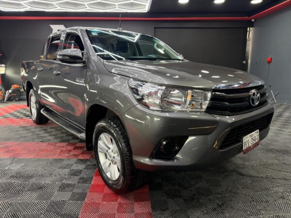 TOYOTA HILUX  TRUCK  2020 - Image 2