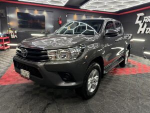 TOYOTA HILUX  TRUCK  2020