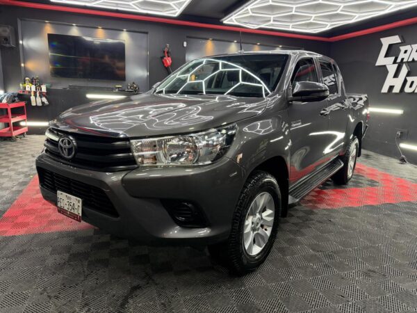 TOYOTA HILUX  TRUCK  2020 - Image 1