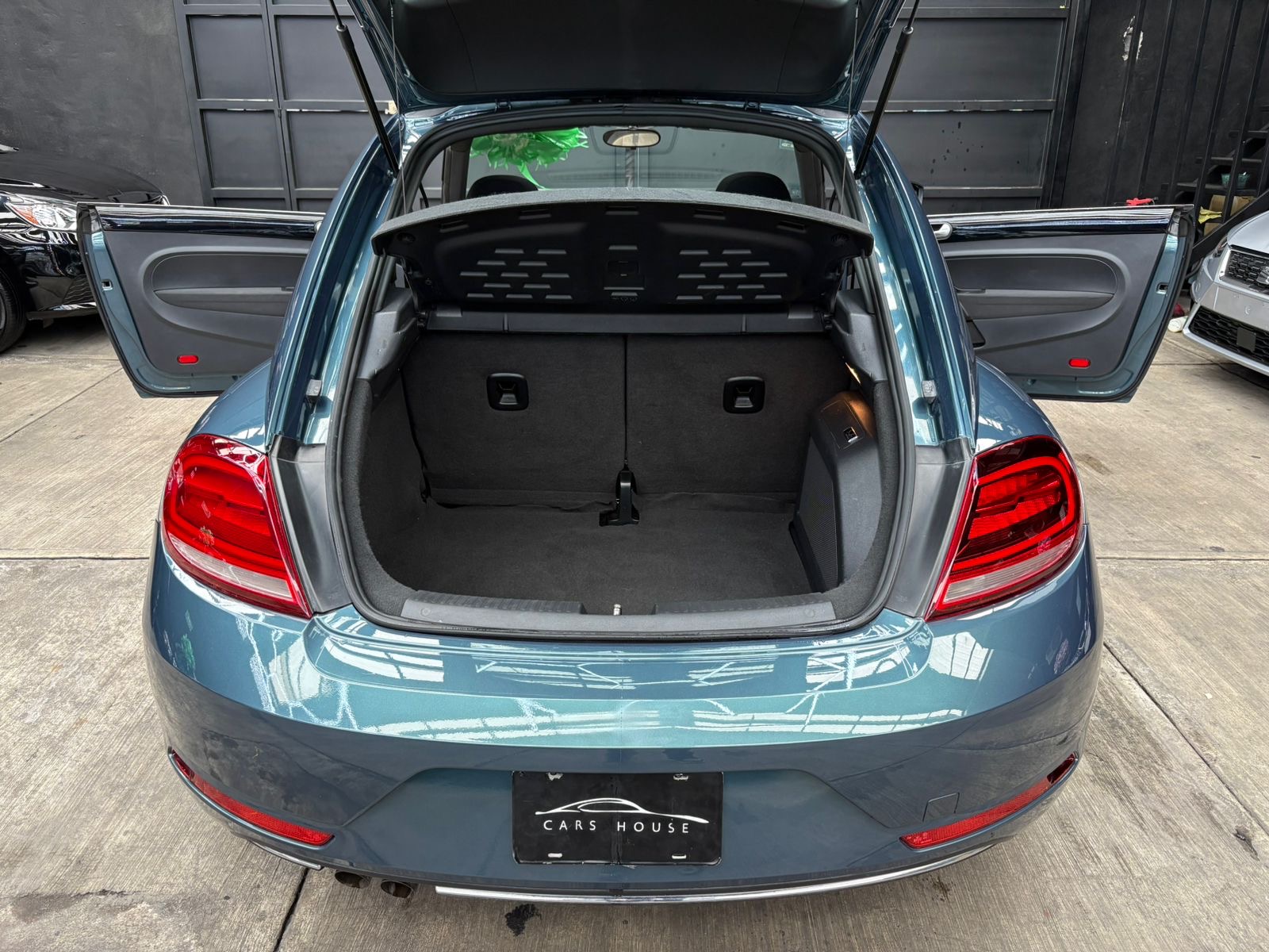 VOLKSWAGEN BEETLE COAST 2018 - Image 8