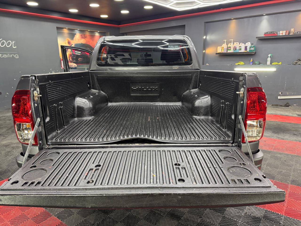 TOYOTA HILUX  TRUCK  2020 - Image 9