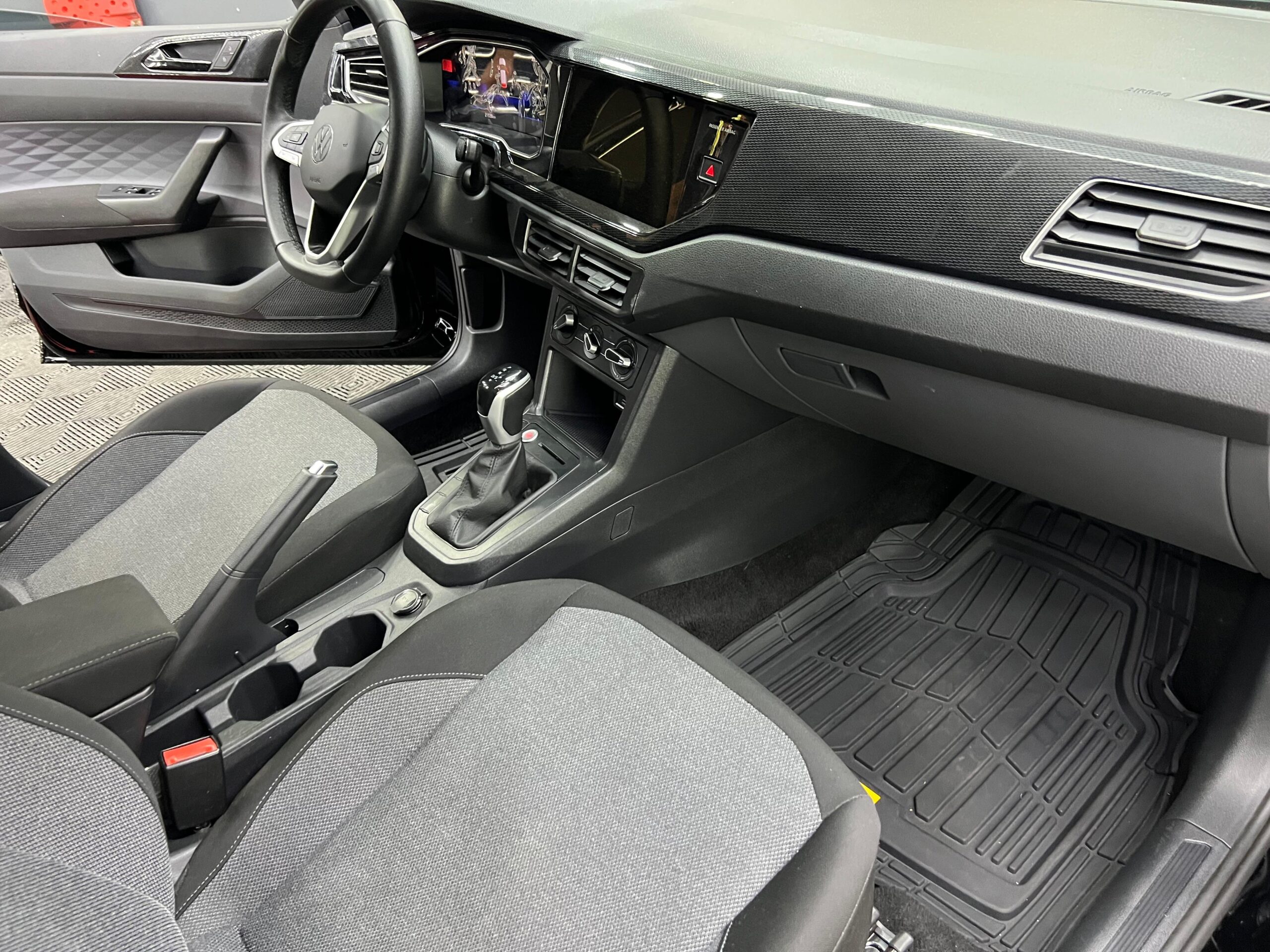 VOLKSWAGEN POLO CONFORTLINE  2024 - Image 6