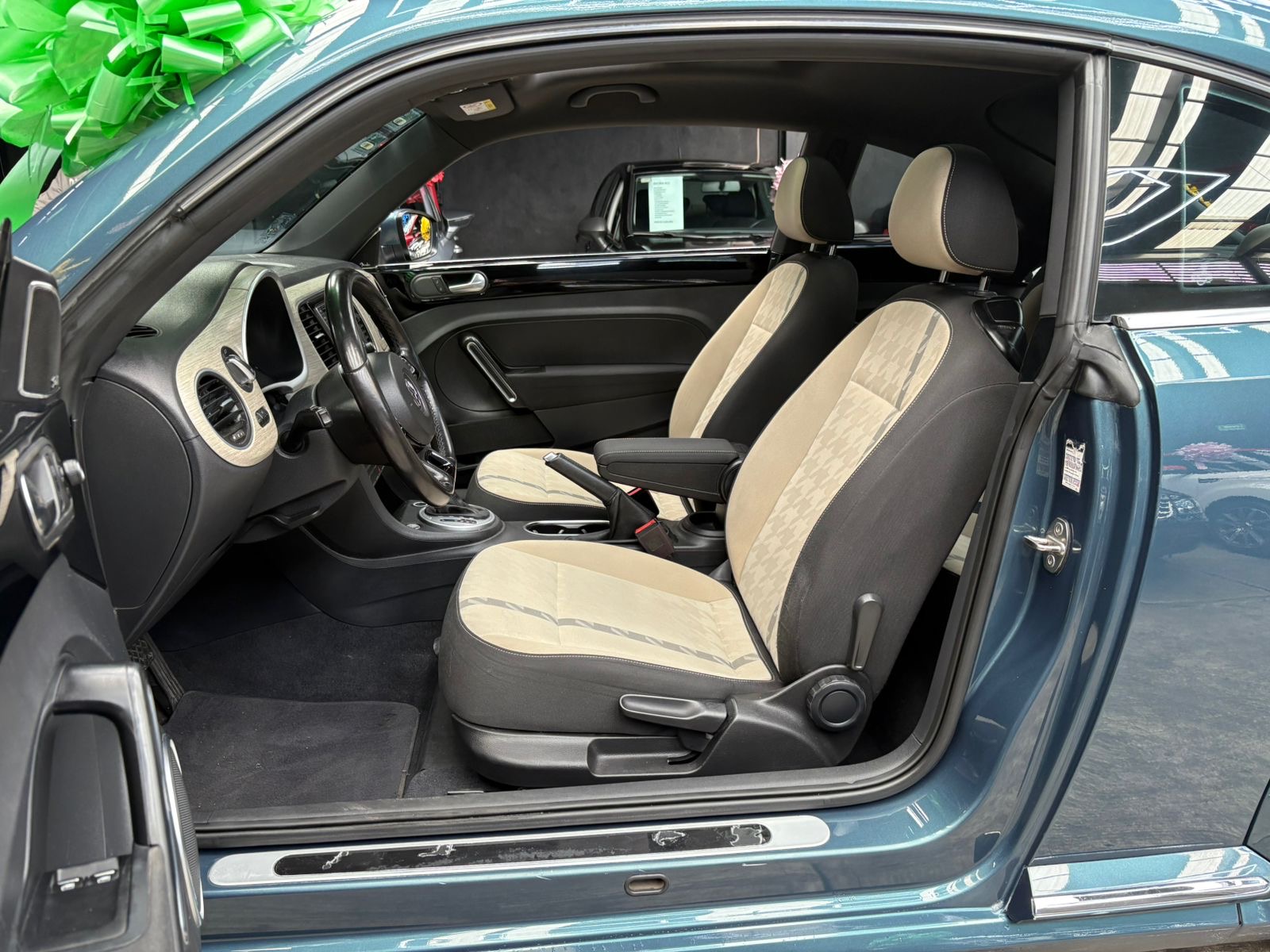 VOLKSWAGEN BEETLE COAST 2018 - Image 5